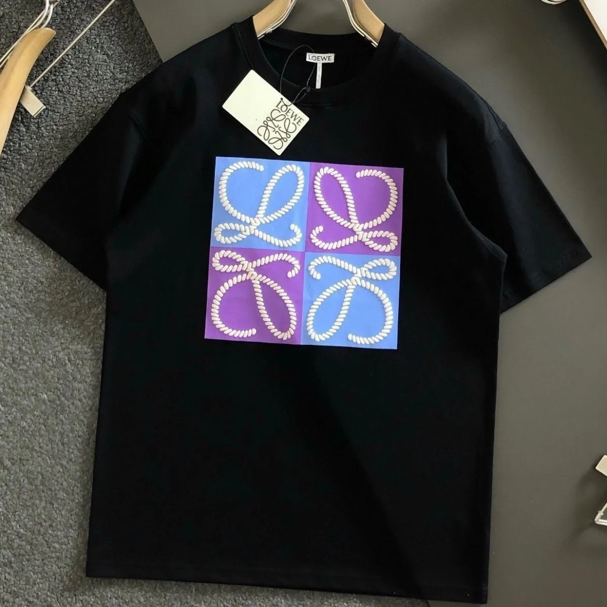 絶対流行 高級感 2色選べる コットン プリント ゆったり 快適 夏 メンズレデイーズ Ｔシャツ　