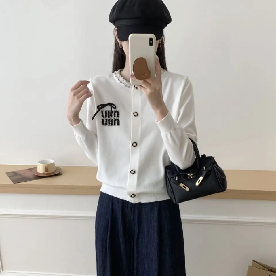 よく売れるきれいめ合わせやすいラウンドネック刺繍ルーズ着心地良い合わせやすいニットカーディガン