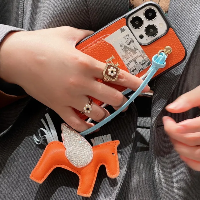 カード収納 アルファベット  ペンダント付き 金属飾り カジュアル 高品質 おしゃれ スマホケース