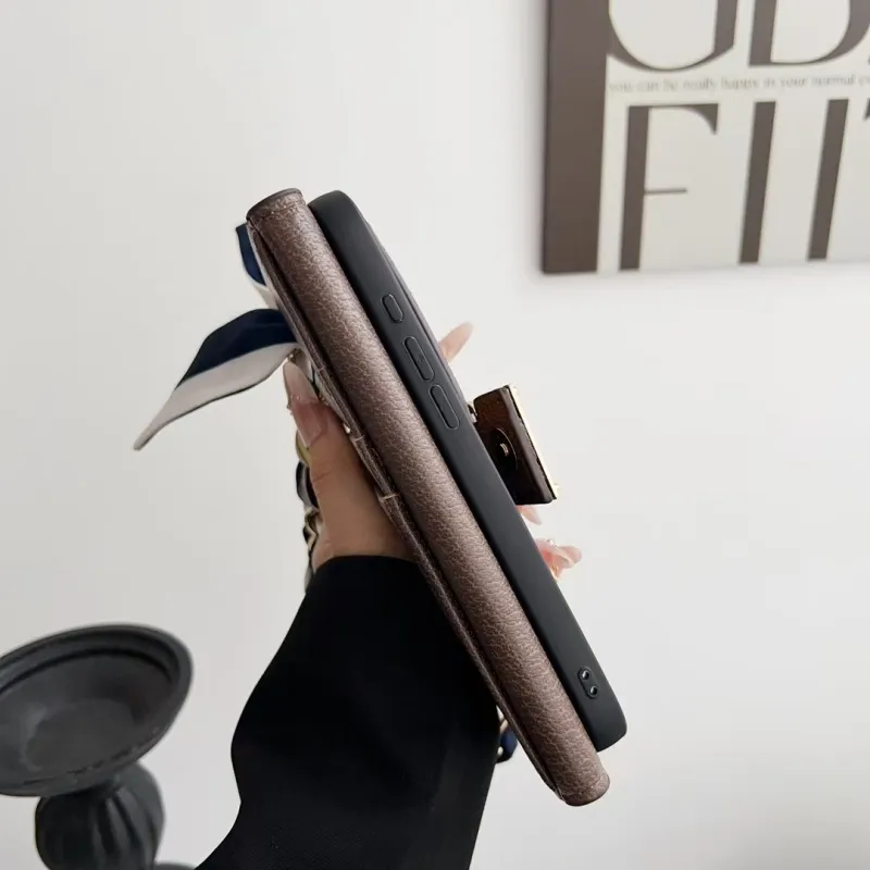 大活躍トレンド 高級感 気質いい カード収納 ベルト付き滑り止め スマホケース