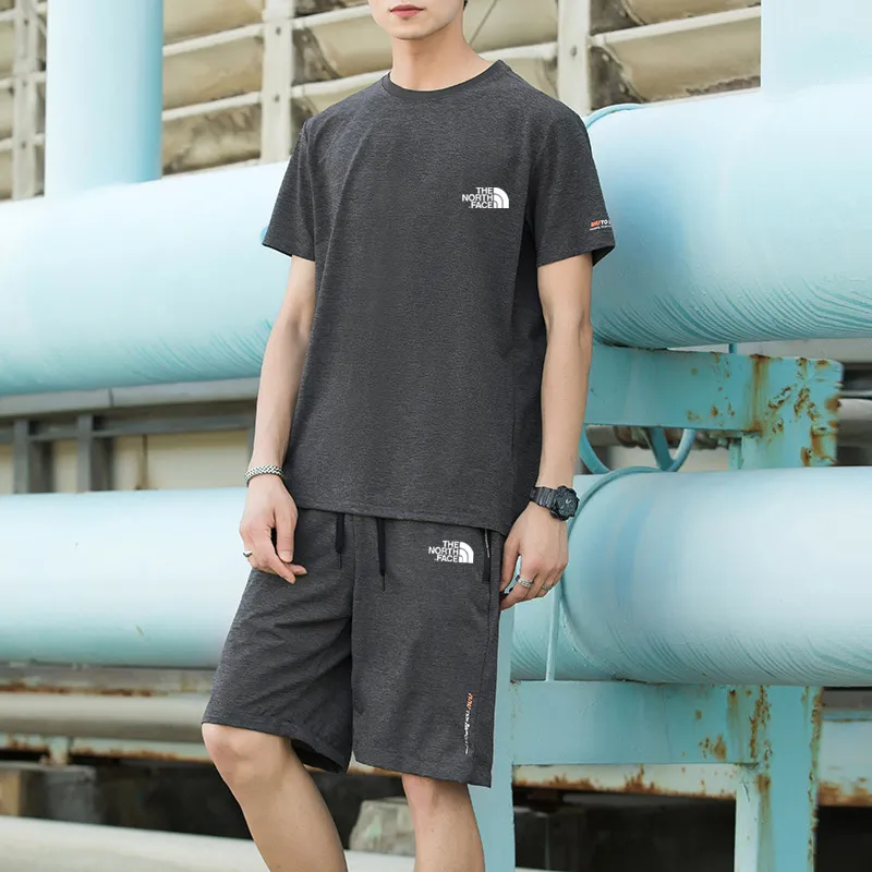 『M-5XL』夏 アイスシルク 速乾 スポーツ セットアップ メンズ 半袖Tシャツ トレンド カジュアル ショートパンツ メンズコーデ フルセット